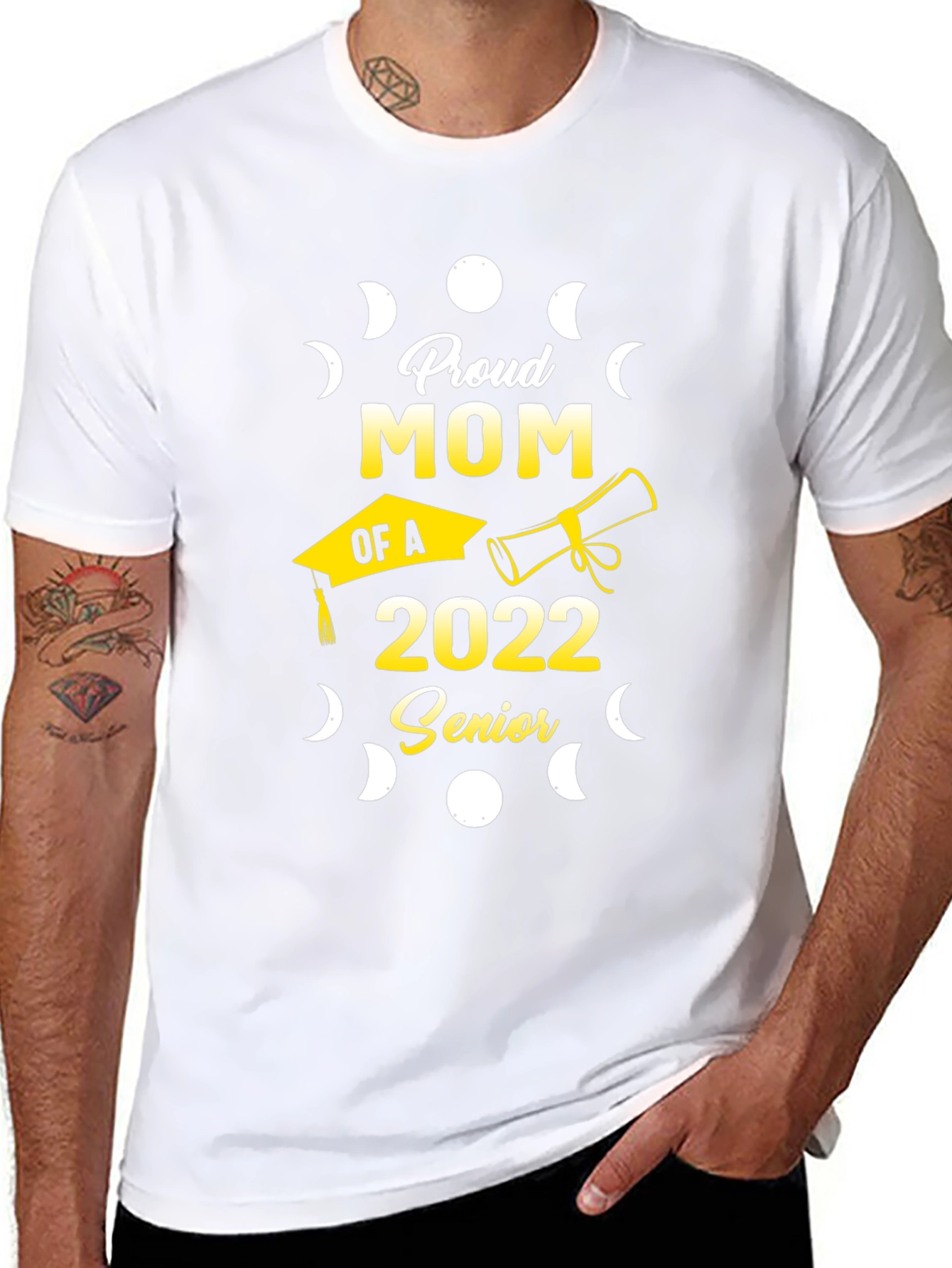 Proud Mom of a 2022 Senior Graduation T-Shirt